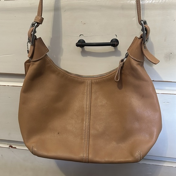 Vintage coach leather tan purse! - Picture 2 of 13